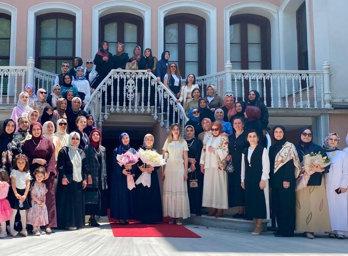 Amine Sultan Tan ve Öğrencilerinin “İNCİ” Sergisi Dolmabahçe’de Ziyarete Açıldı